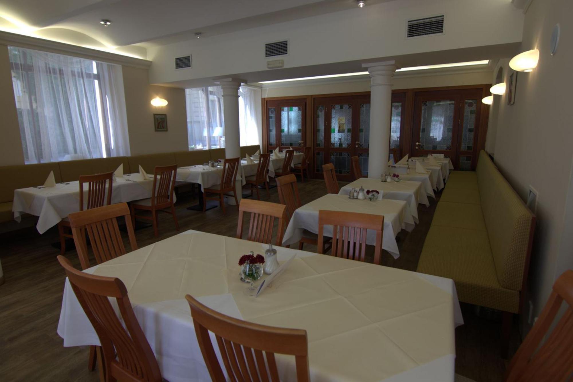 Hotel Westend Marianske Lazne Bagian luar foto